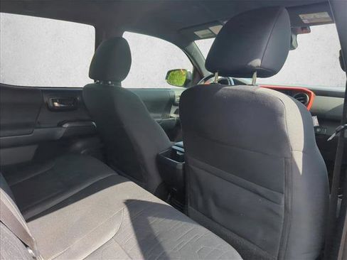 Used 2018 Toyota Tacoma TRD Off-Road w/ Technology Package image 23