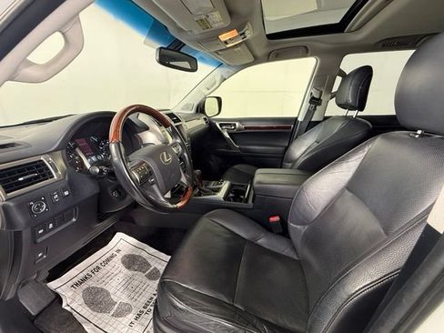 Used 2016 Lexus GX 460 w/ Premium Package AWD/4WD image 16