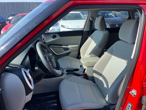 Used 2025 Kia Soul LX w/ LX Technology Package image 34