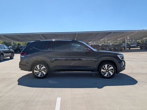 Used 2025 Volkswagen Atlas SE FWD image 6