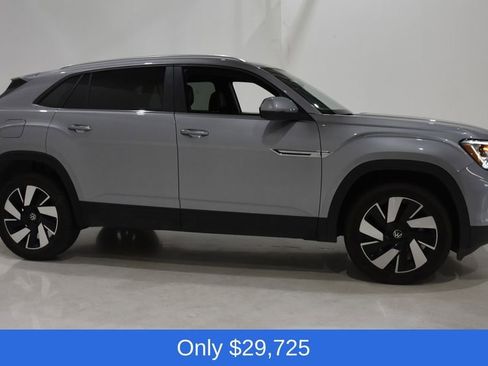 Used 2025 Volkswagen Atlas Cross Sport SE AWD/4WD image 3