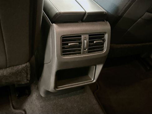 Used 2023 Nissan Rogue S image 28