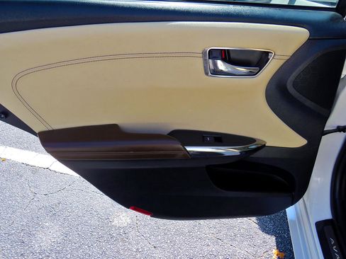 Used 2017 Toyota Avalon Limited image 32