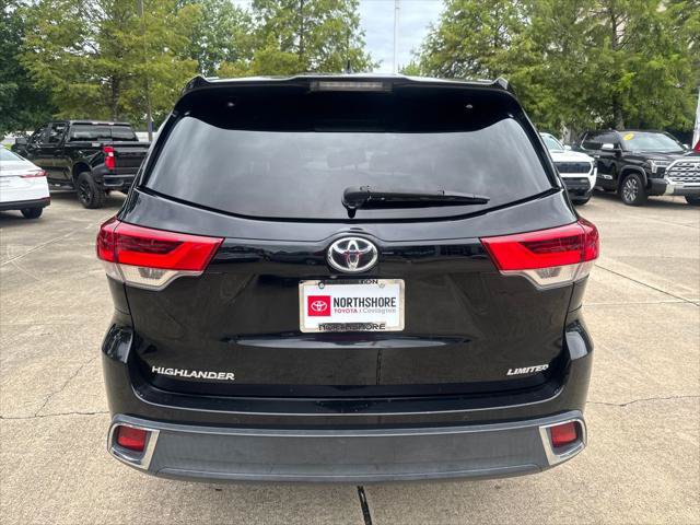 Certified 2017 Toyota Highlander Limited Platinum FWD image 5