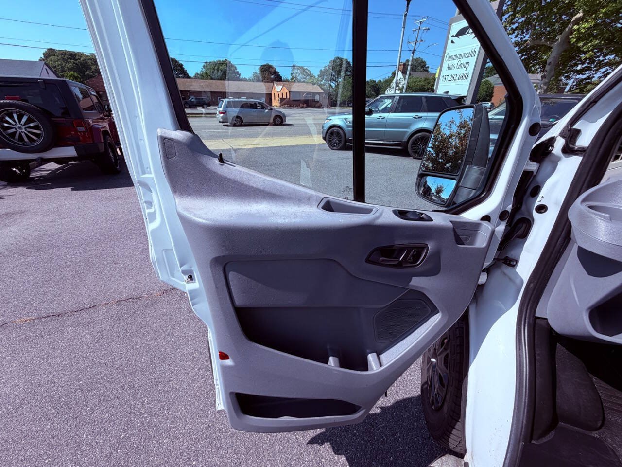 Used 2015 Ford Transit 250 130 Low Roof w/ Exterior Upgrade Package RWD image 25