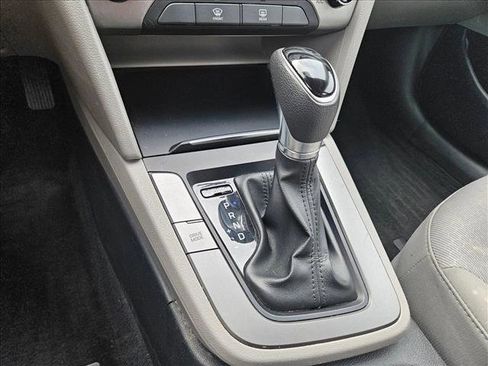 Used 2017 Hyundai Elantra SE image 11