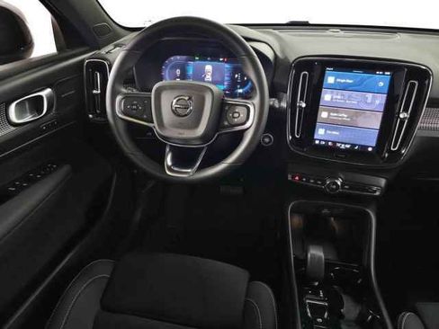 Used 2025 Volvo XC40 B5 Ultra image 20