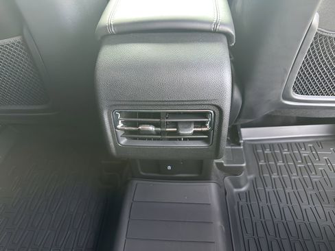 Used 2025 Lincoln Corsair AWD image 30