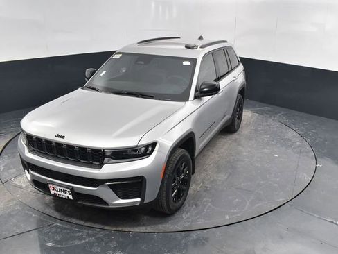 New 2026 Jeep Grand Cherokee Altitude AWD/4WD image 37