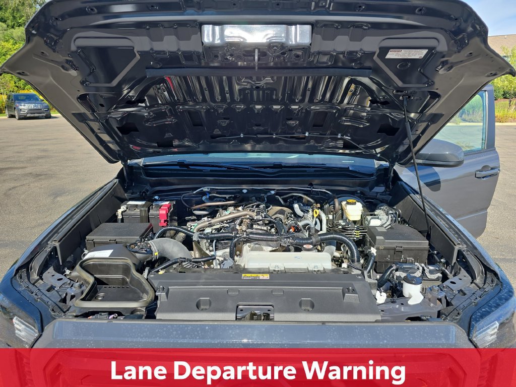 Certified 2025 Toyota Tacoma SR5 AWD/4WD image 33