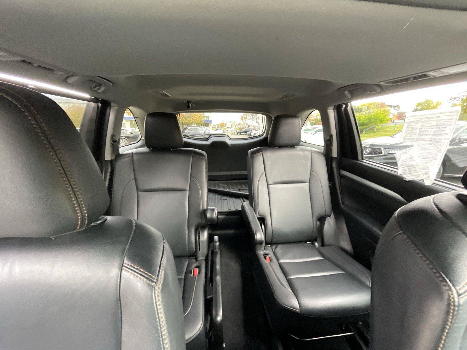 Used 2019 Toyota Highlander XLE AWD/4WD image 30