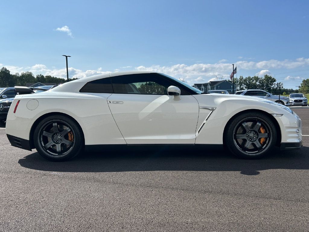 Used 2015 Nissan GT-R Black Edition AWD/4WD image 8