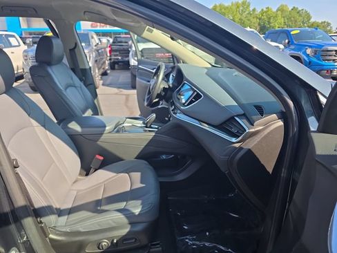 Used 2018 Buick Enclave Premium FWD image 11