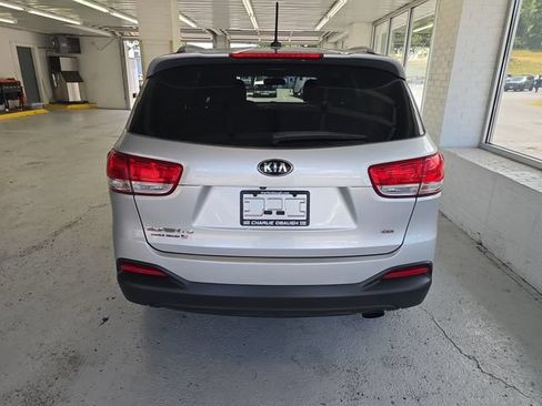 Used 2017 Kia Sorento FWD image 4