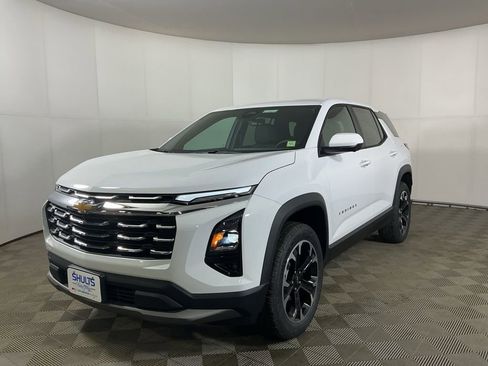 New 2026 Chevrolet Equinox LT w/ Convenience Package II AWD/4WD image 3