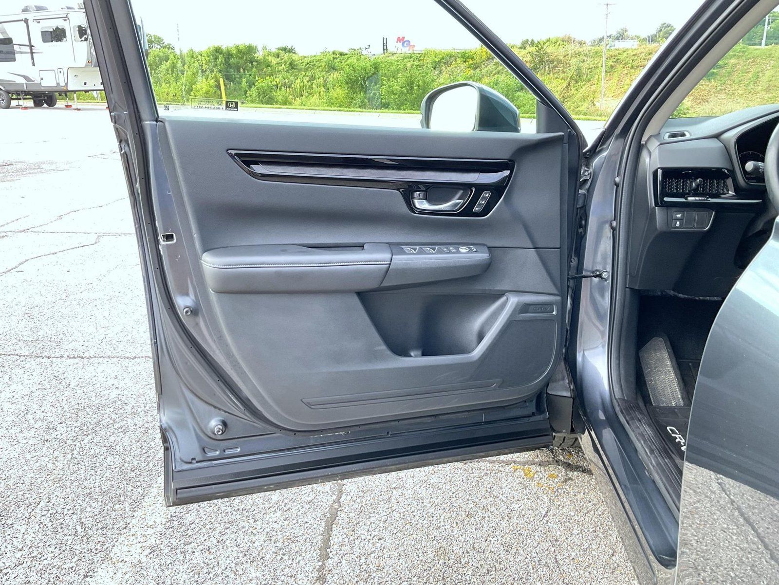 Used 2025 Honda CR-V EX-L image 9
