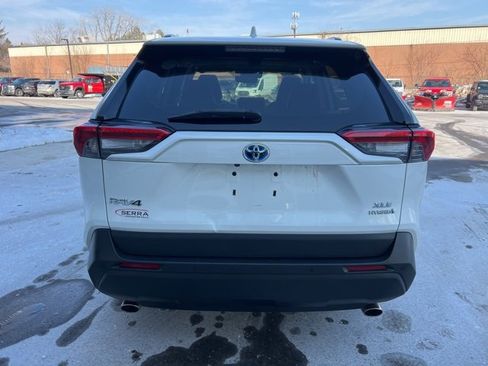 Used 2021 Toyota RAV4 XLE Premium image 6