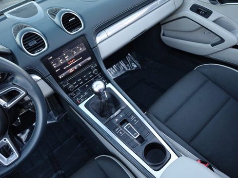 Used 2017 Porsche 718 Boxster S image 32