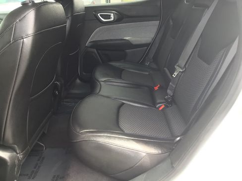 Used 2024 Jeep Compass Latitude AWD/4WD image 15