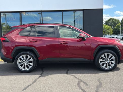 Used 2019 Toyota RAV4 XLE Premium w/ Advanced Technology Package AWD/4WD image 3