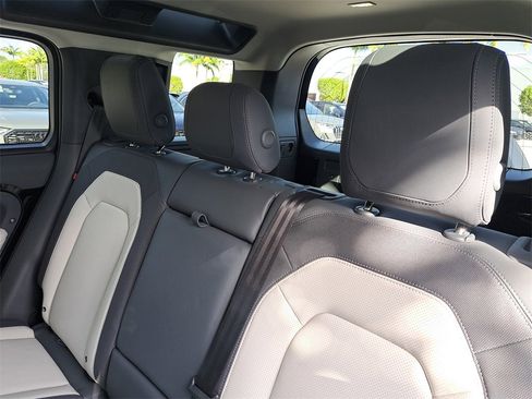 Used 2024 Land Rover Defender 110 X-Dynamic SE image 25