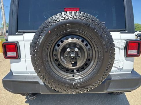 Used 2021 Jeep Wrangler Sport AWD/4WD image 11