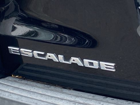 Used 2019 Cadillac Escalade Luxury AWD/4WD image 5
