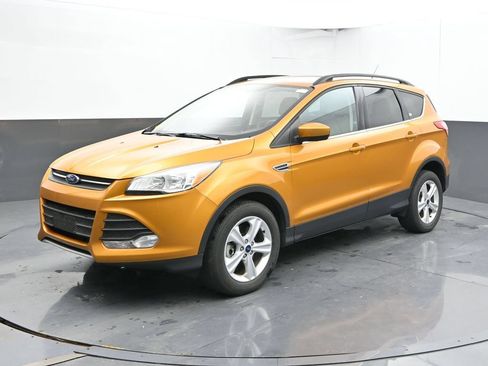 Used 2016 Ford Escape SE w/ SE Leather Comfort Package AWD/4WD image 8