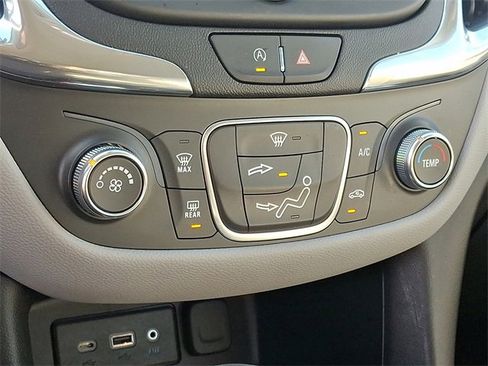 Used 2022 Chevrolet Equinox LS image 10