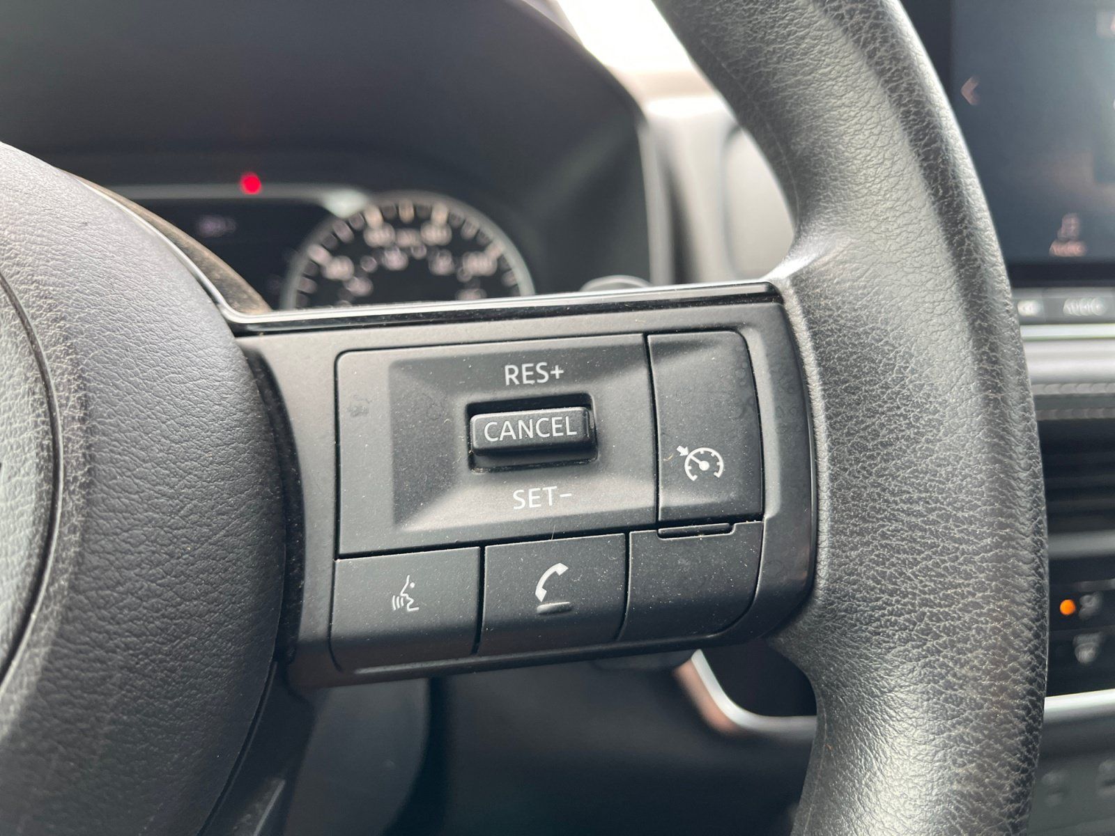 Used 2021 Nissan Rogue S FWD image 21