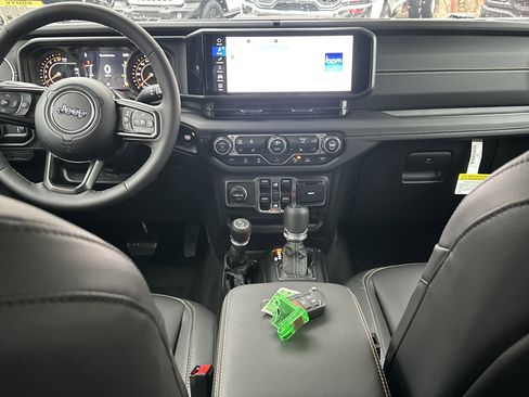 New 2026 Jeep Gladiator Sahara image 31