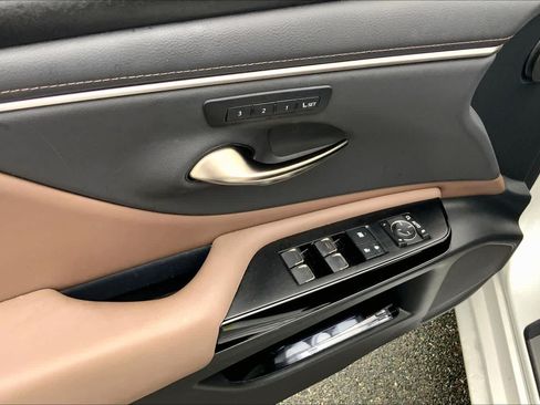 Used 2024 Lexus ES 350 w/ Premium Package FWD image 35