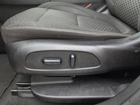 Used 2018 GMC Acadia SLE image 21