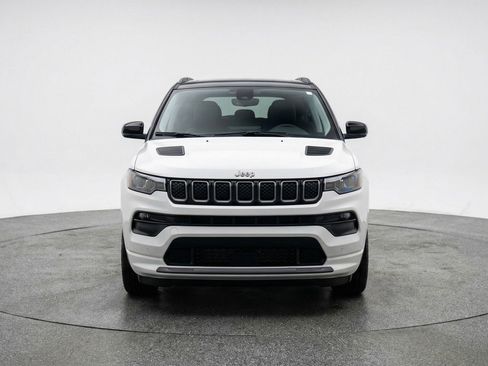 Used 2025 Jeep Compass Limited AWD/4WD image 2