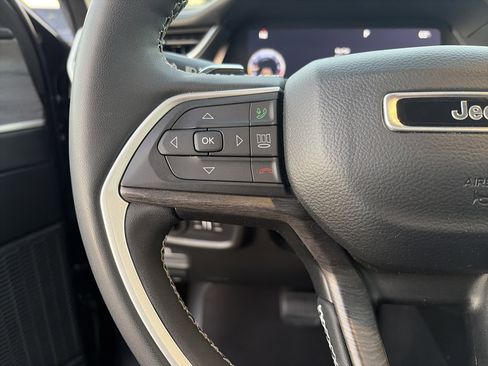 Used 2023 Jeep Grand Cherokee L Limited image 19