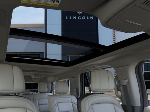 New 2026 Lincoln Navigator L Reserve AWD/4WD image 22