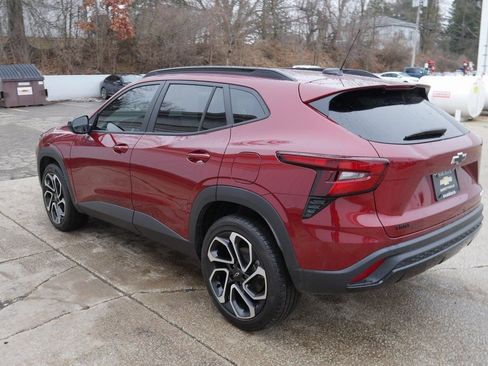 Used 2025 Chevrolet Trax RS w/ Sunroof Package image 5