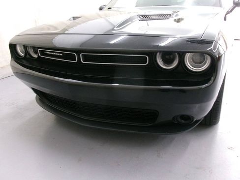 Used 2016 Dodge Challenger SXT RWD image 10