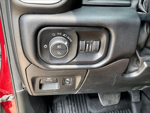Used 2019 RAM 1500 Big Horn RWD image 32