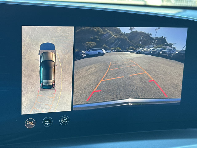 Certified 2024 Cadillac Lyriq Luxury AWD/4WD image 20