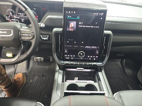 Used 2026 GMC Yukon AT4 Ultimate AWD/4WD image 12