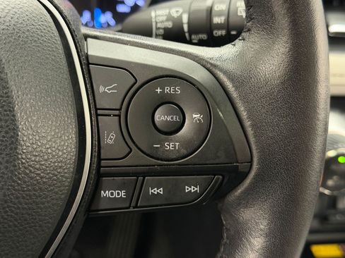 Used 2022 Toyota RAV4 XLE Premium AWD/4WD image 24