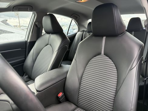 Used 2022 Toyota Camry SE w/ Carpet Mat Package (TMS) FWD image 10