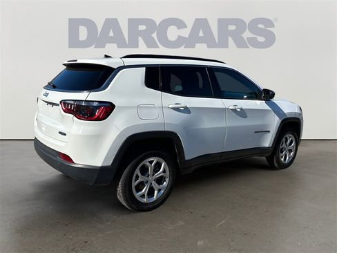 Used 2024 Jeep Compass Latitude image 7