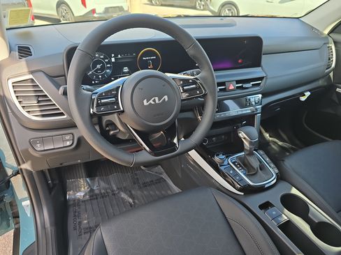 New 2026 Kia Seltos SX image 17