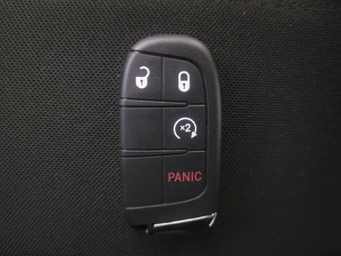 Used 2020 Jeep Renegade Latitude w/ Popular Equipment Group image 32