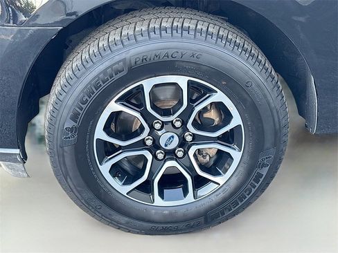 Used 2023 Ford Expedition Limited image 32