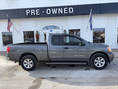 Used 2013 Nissan Titan SV w/ SV Value Truck Pkg image 4