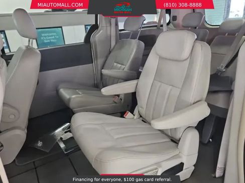 Used 2009 Dodge Grand Caravan SXT image 10