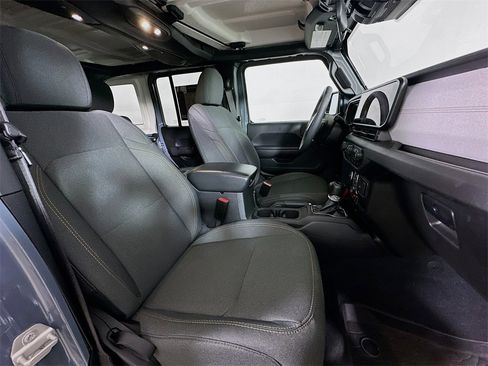 Used 2024 Jeep Wrangler Unlimited image 12